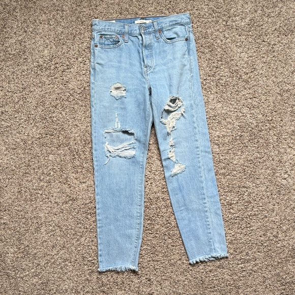 Levi's Denim - Levi’s premium wedgie light wash distressed jeans size 26 in great condition